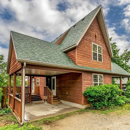 Walk To Lake Lampe Cabin With Fireplace And Deck!